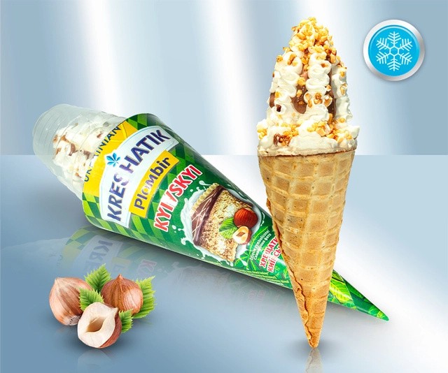 Helado con sabor a avellana y avellanas picadas caramelizadas en cono de barquillo 140g